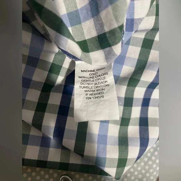 Vineyard Vines Blue/Green Plaid button down shirt. Size Medium - Picture 6 of 6